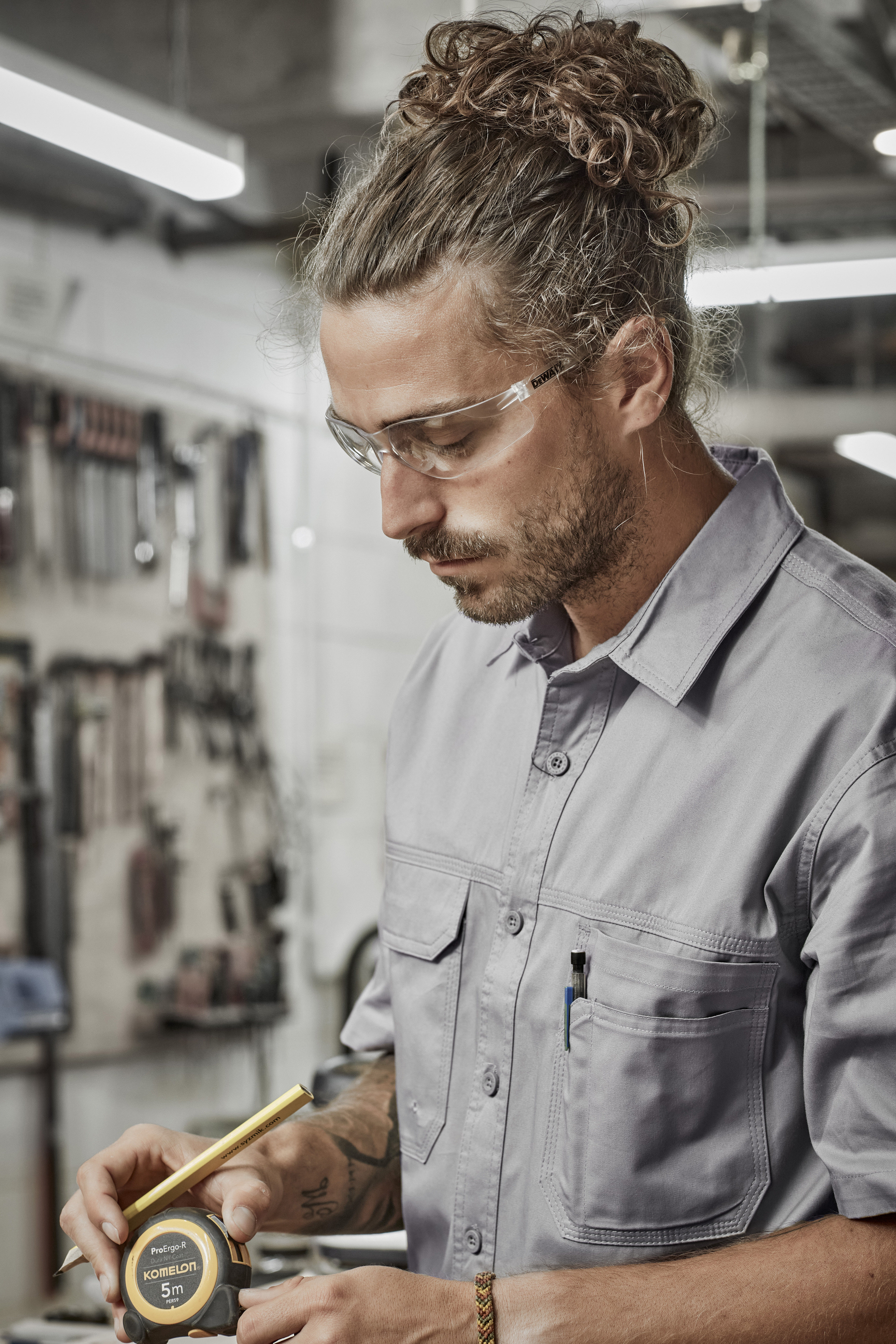 Syzmik Mens Light Weight Tradie S/S Shirts
